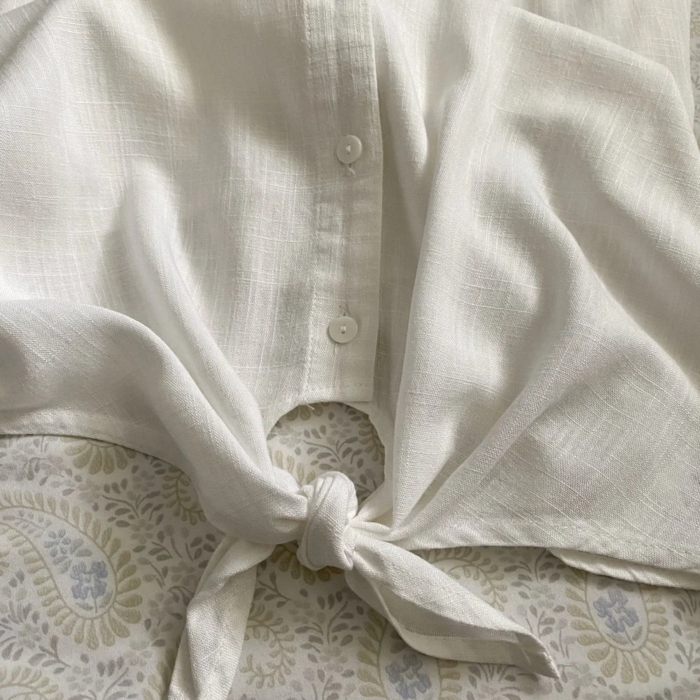 Como Vintage white summer v-neck top w/ front tie, rayon linen - Picture 6 of 9